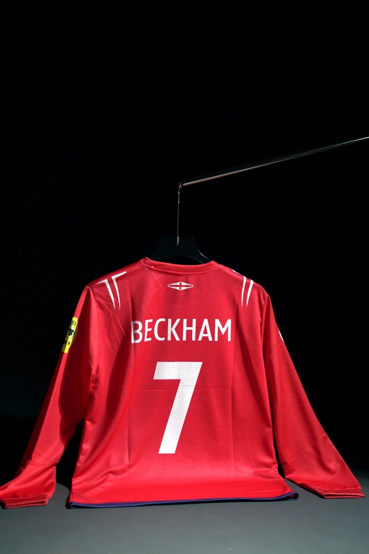 England | DAVID BECKHAM #7 | 2004-06 | Away Kit | Retro Design | Red | Full Sleeve Fit